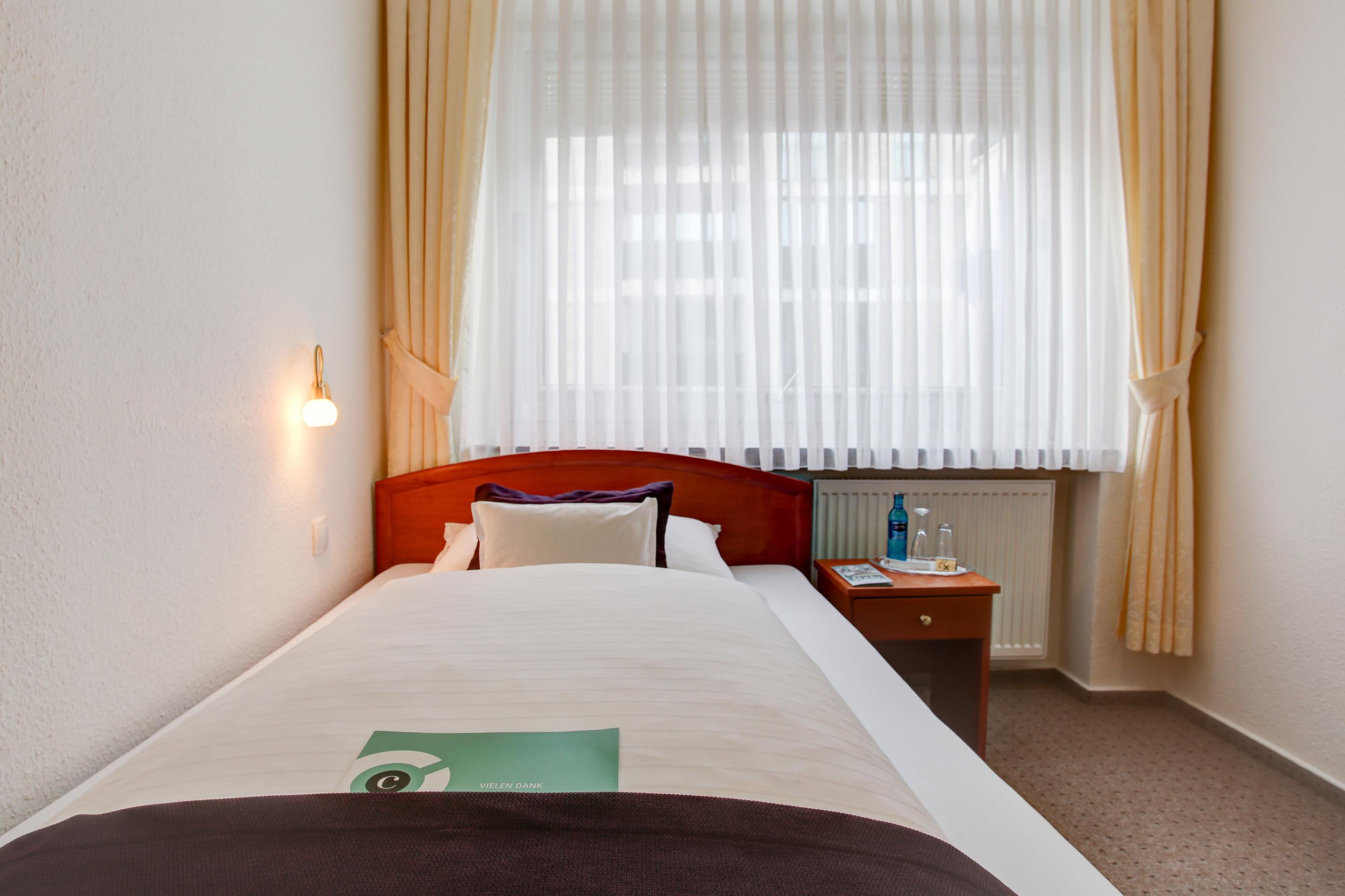Ina Hotel Consul Кил Екстериор снимка