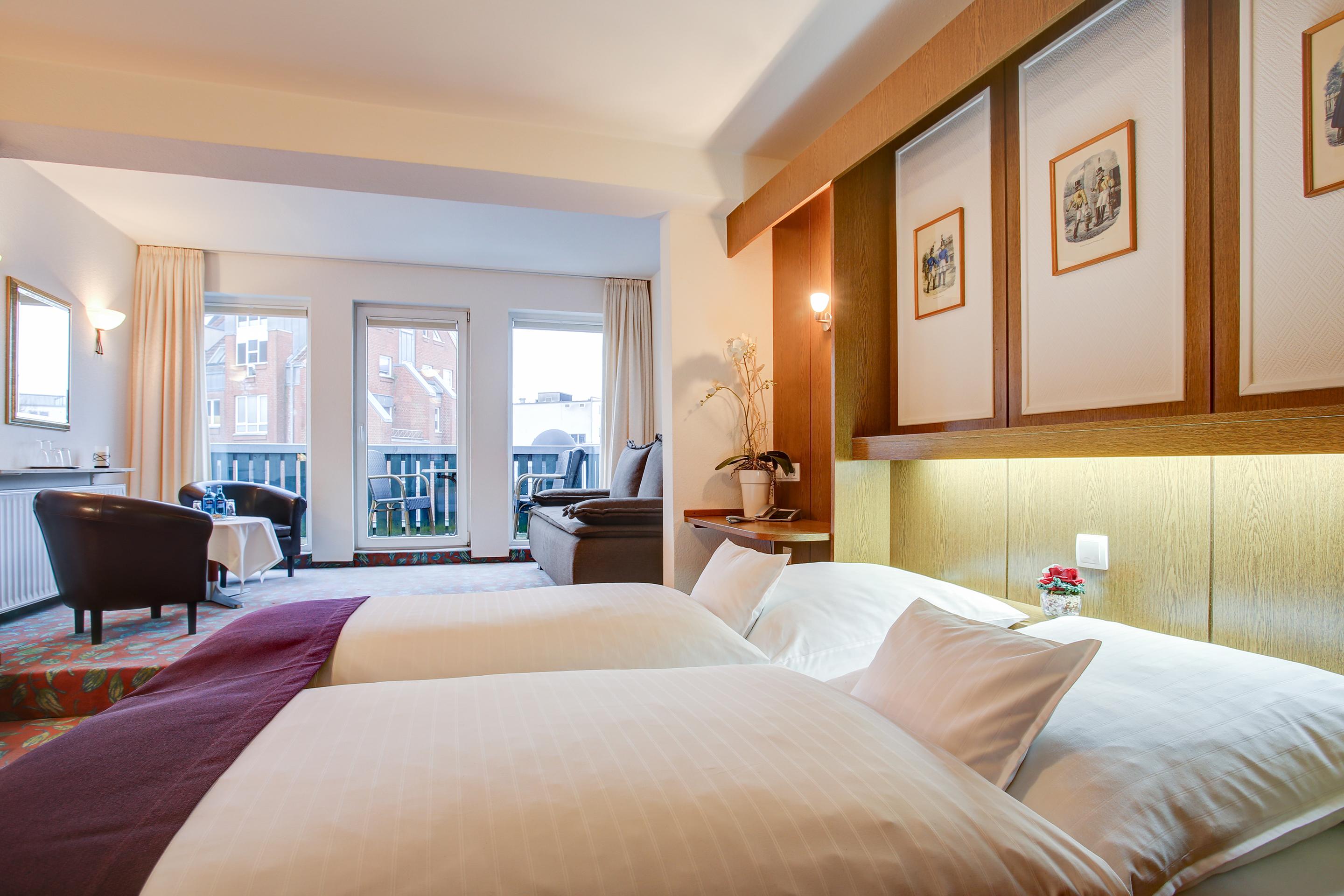 Ina Hotel Consul Кил Екстериор снимка