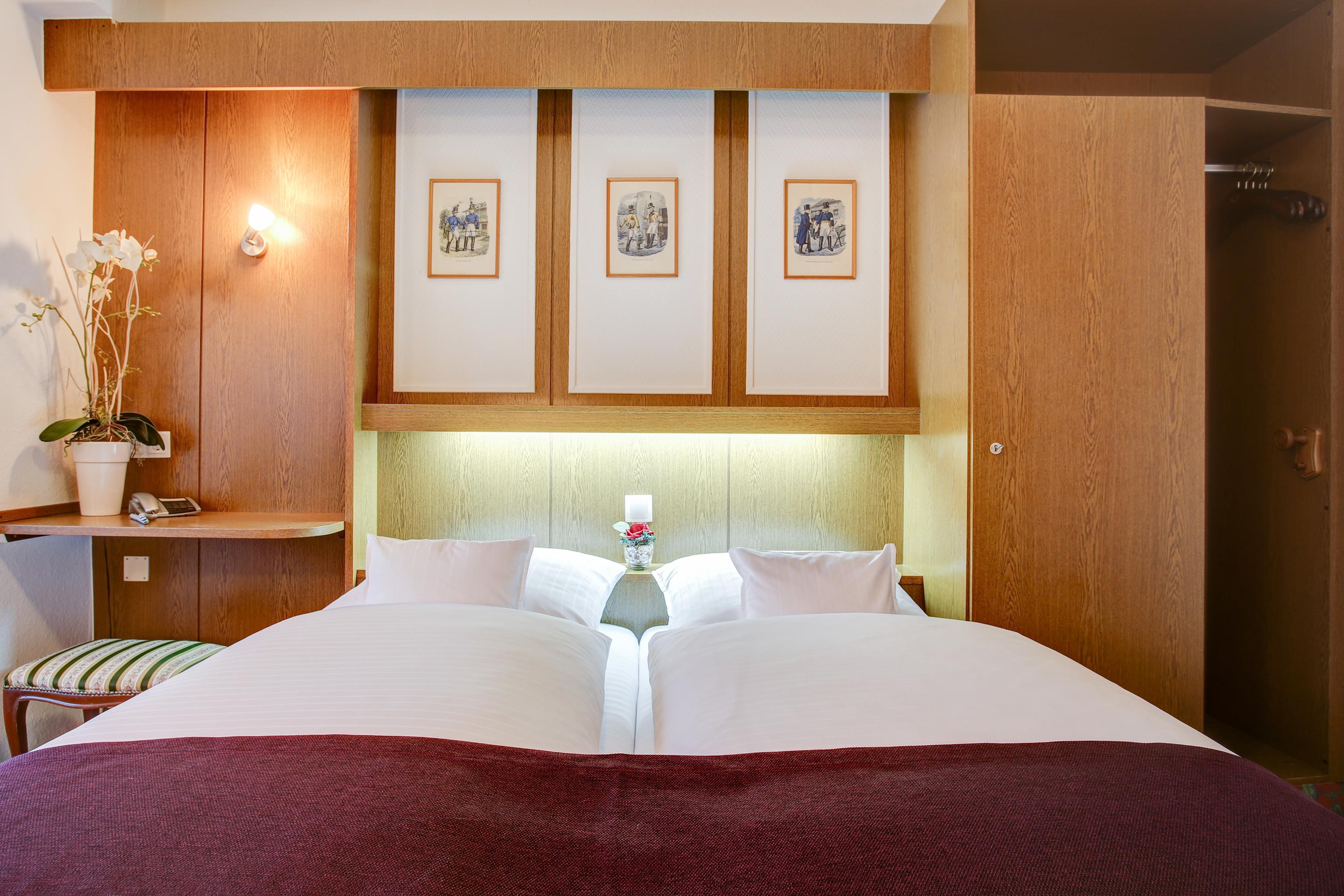 Ina Hotel Consul Кил Екстериор снимка
