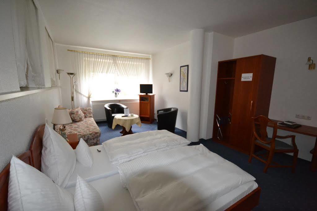 Ina Hotel Consul Кил Екстериор снимка