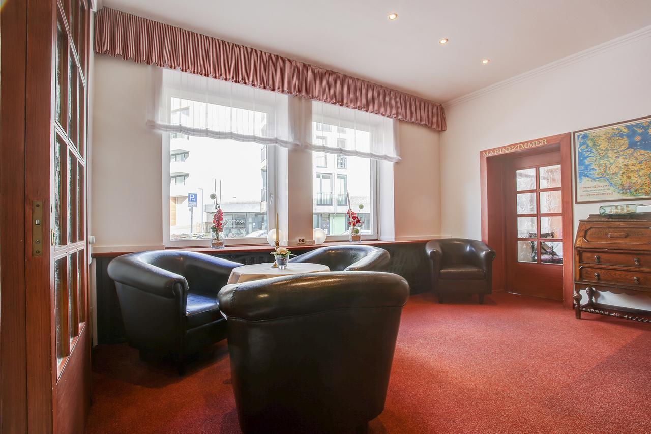 Ina Hotel Consul Кил Екстериор снимка