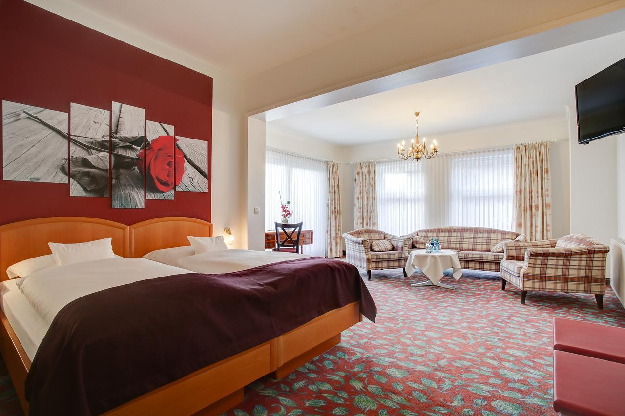 Ina Hotel Consul Кил Екстериор снимка