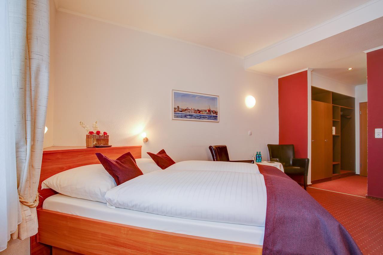 Ina Hotel Consul Кил Екстериор снимка