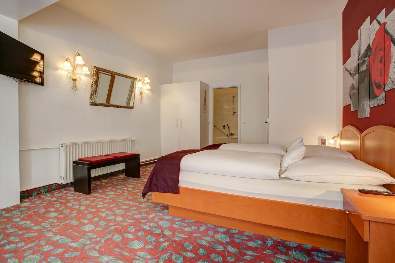Ina Hotel Consul Кил Екстериор снимка