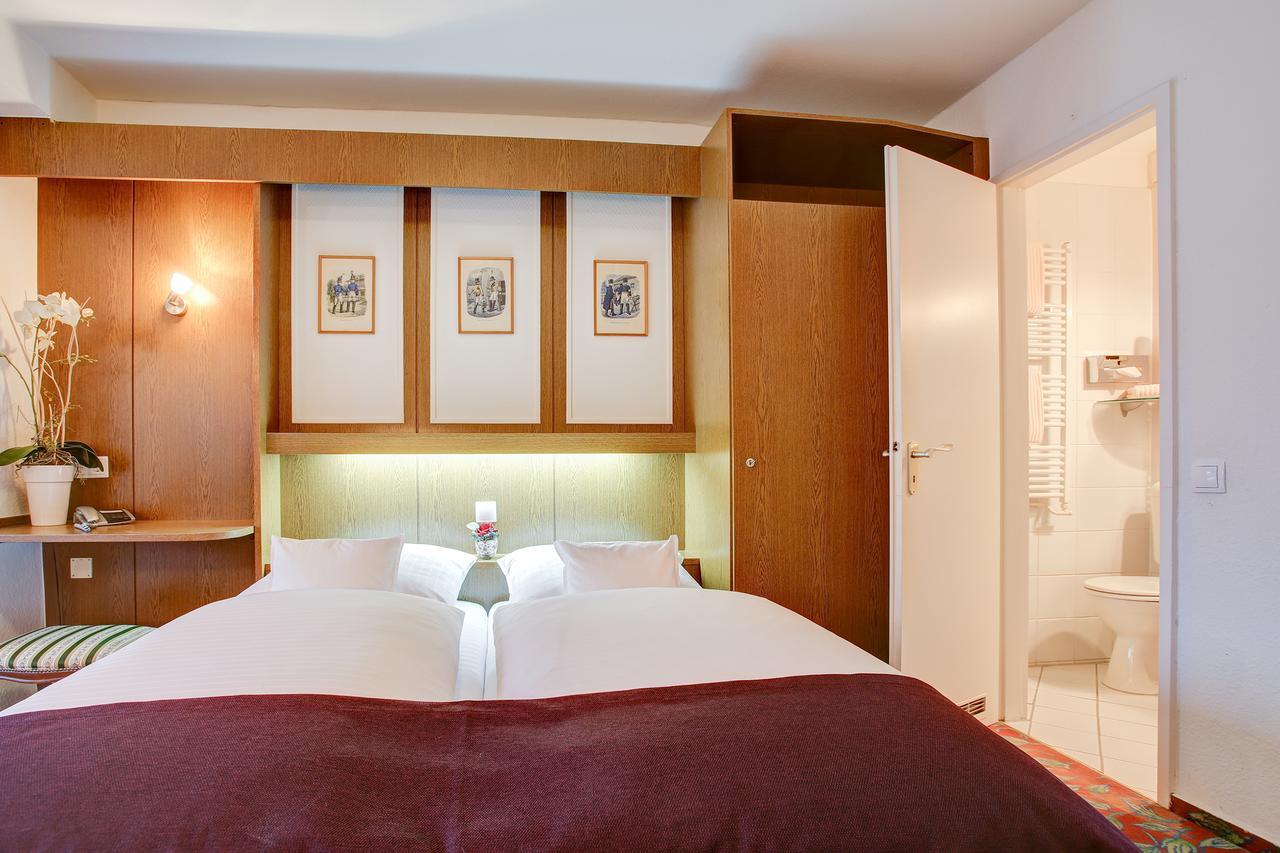 Ina Hotel Consul Кил Екстериор снимка